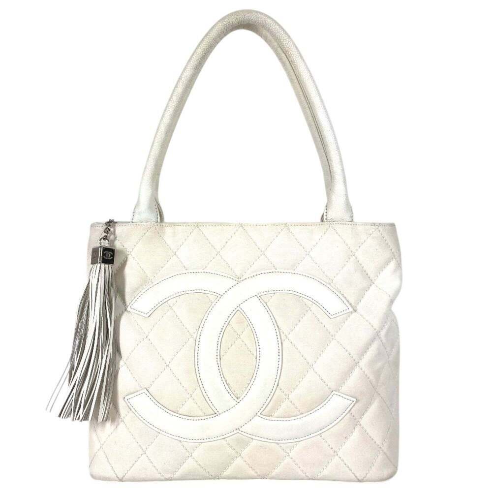 CHANEL White Leather Logo Shoulder Bag